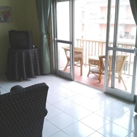 Amplia Vivienda En Avda. Rocafort, Апартаменти Саншеншо